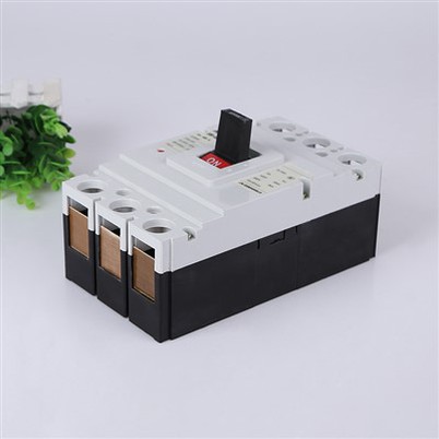 DC Kalıplanmış Kutulu Devre Kesici