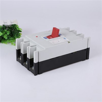 PV Kalıplanmış Kutulu Devre Kesici